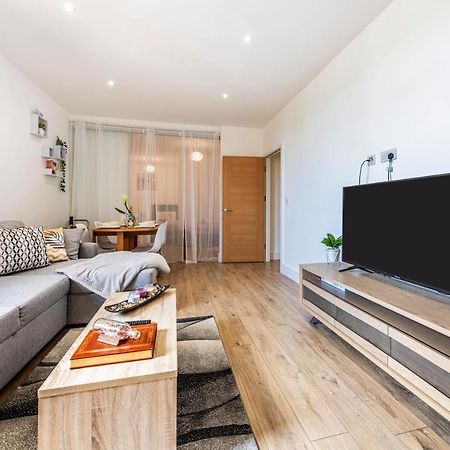 Mission Wave - Venture Apartment Staines-upon-Thames Extérieur photo