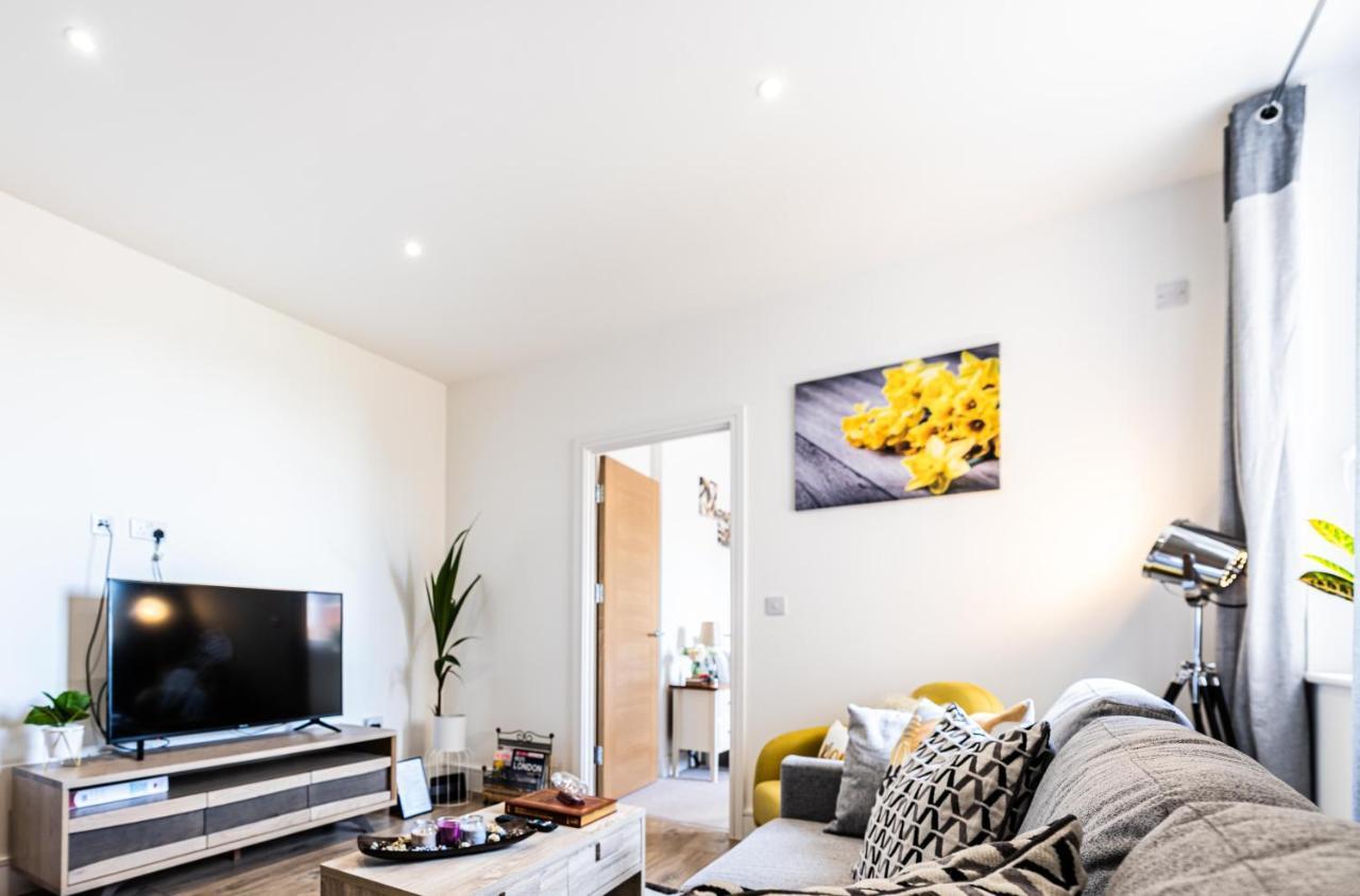Mission Wave - Venture Apartment Staines-upon-Thames Extérieur photo