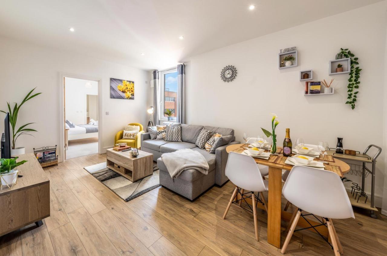 Mission Wave - Venture Apartment Staines-upon-Thames Extérieur photo