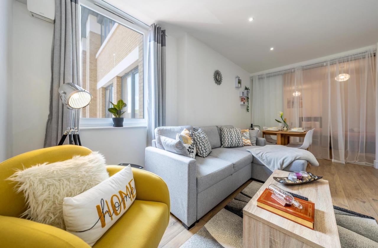 Mission Wave - Venture Apartment Staines-upon-Thames Extérieur photo