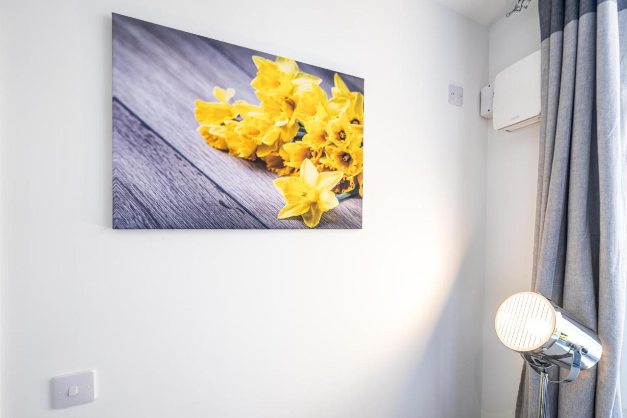 Mission Wave - Venture Apartment Staines-upon-Thames Extérieur photo