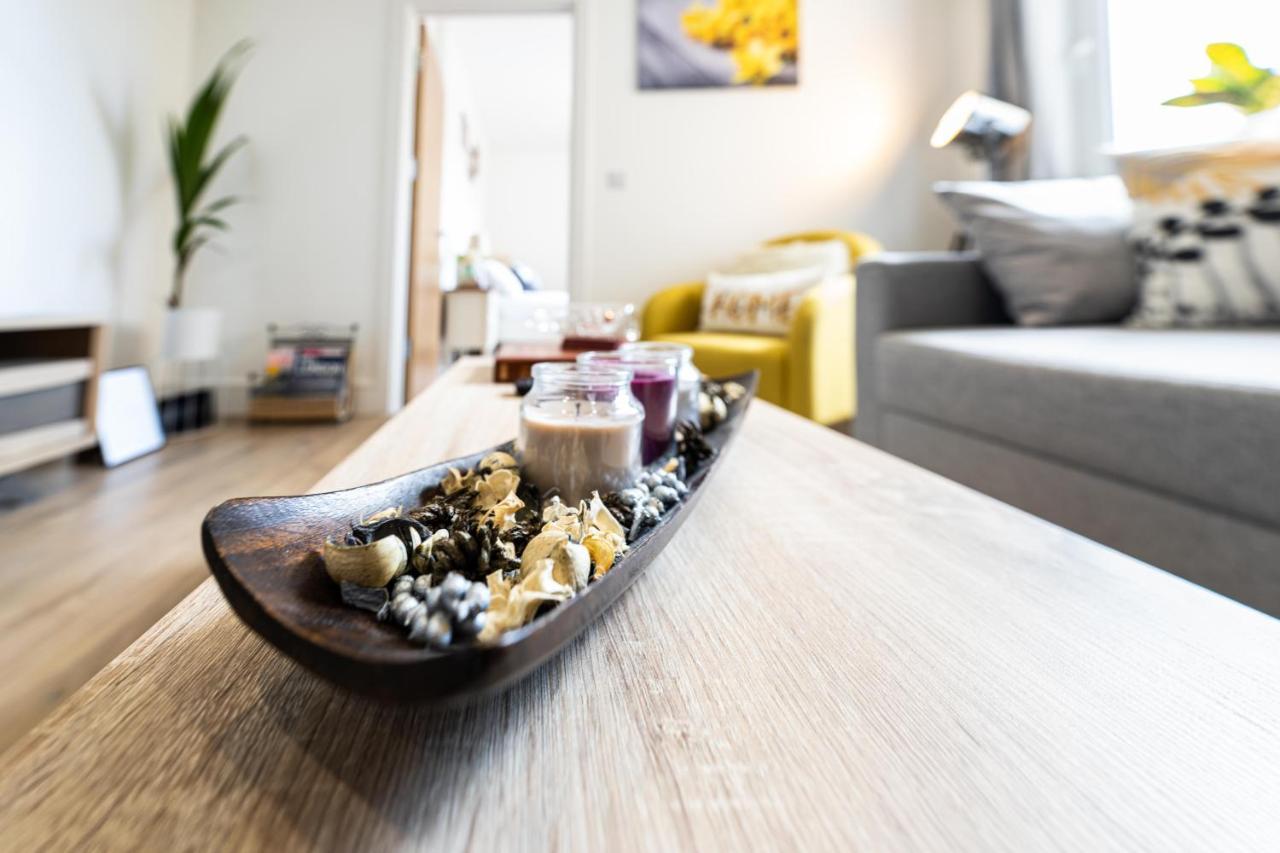 Mission Wave - Venture Apartment Staines-upon-Thames Extérieur photo