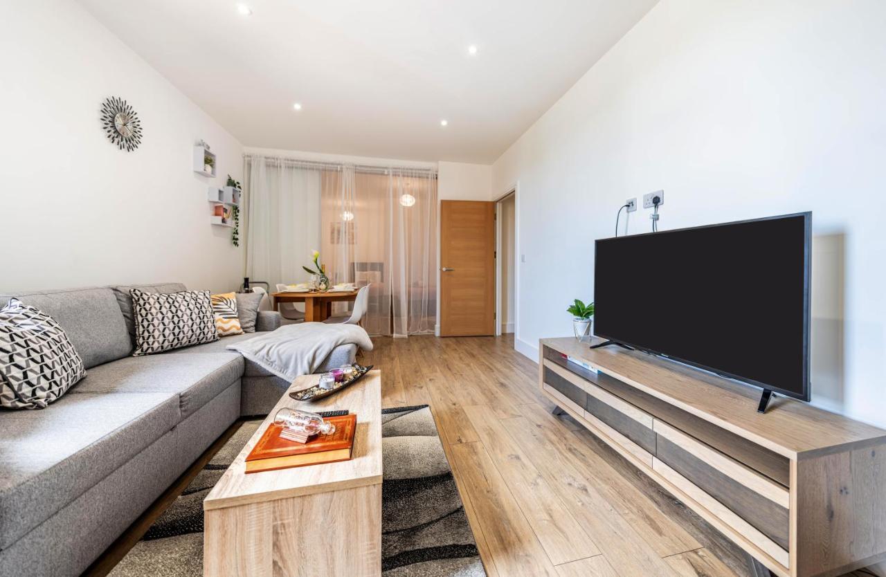 Mission Wave - Venture Apartment Staines-upon-Thames Extérieur photo