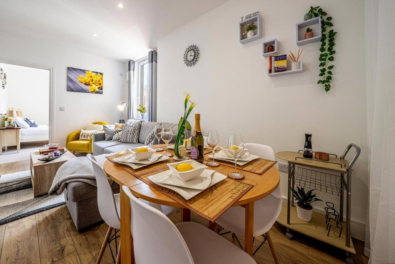 Mission Wave - Venture Apartment Staines-upon-Thames Extérieur photo