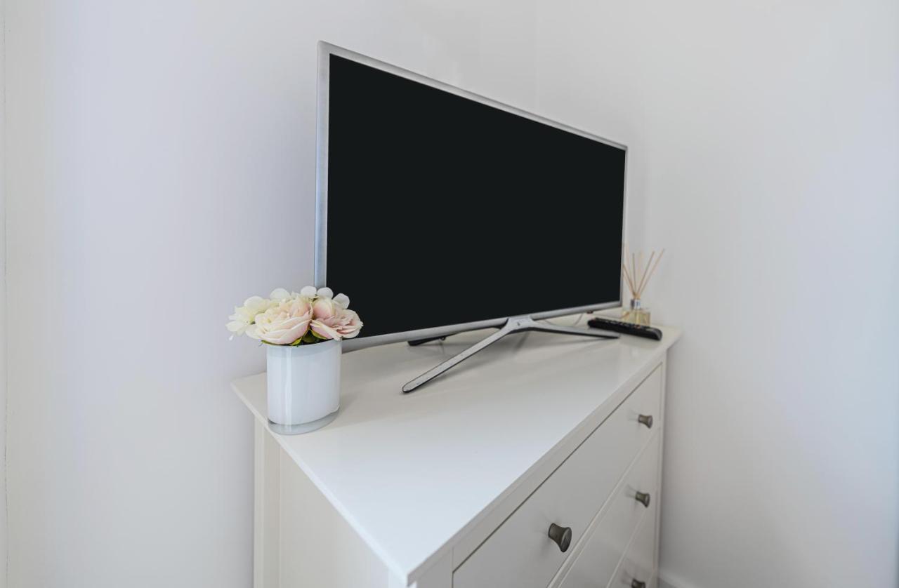 Mission Wave - Venture Apartment Staines-upon-Thames Extérieur photo