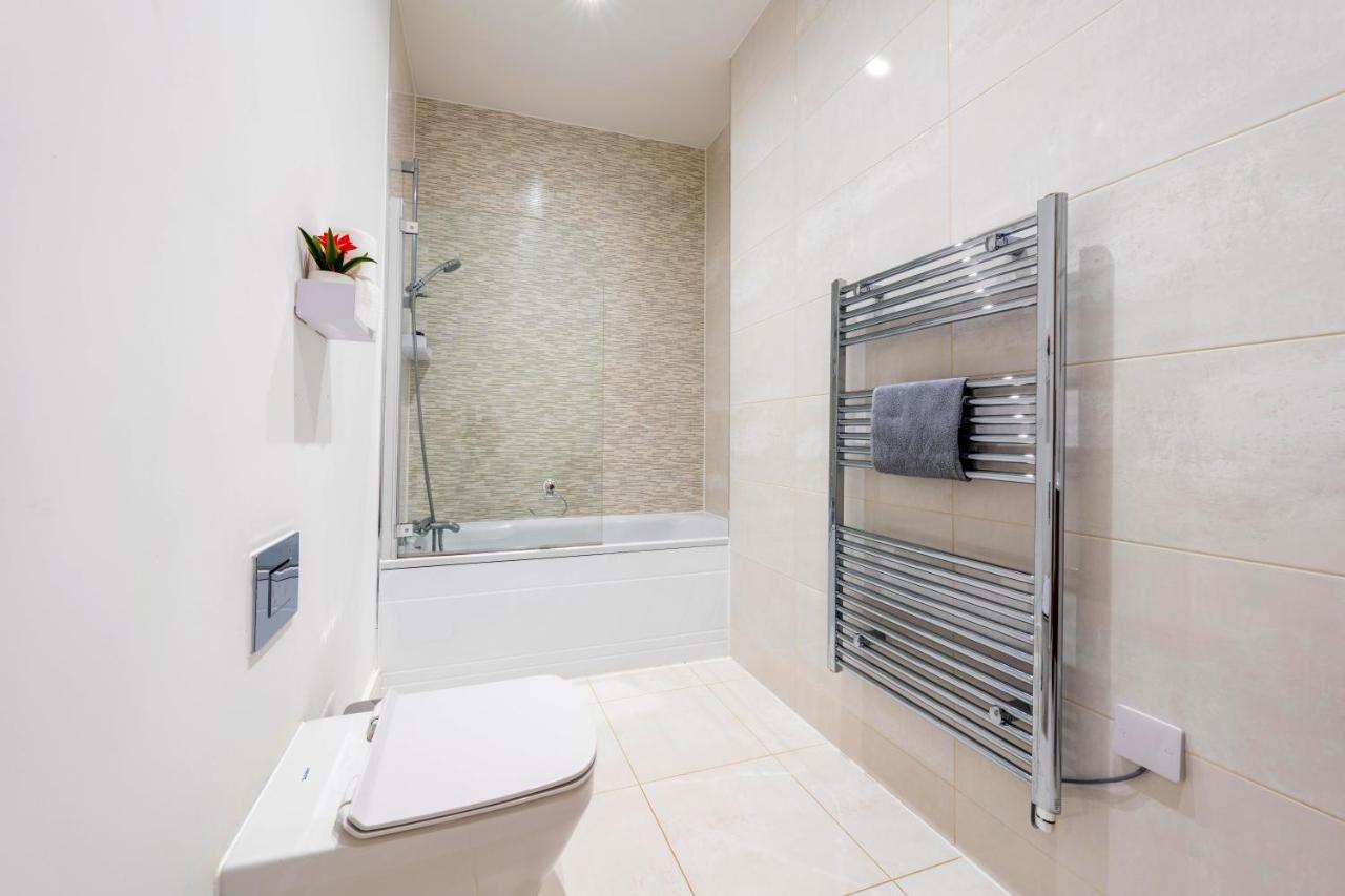 Mission Wave - Venture Apartment Staines-upon-Thames Extérieur photo