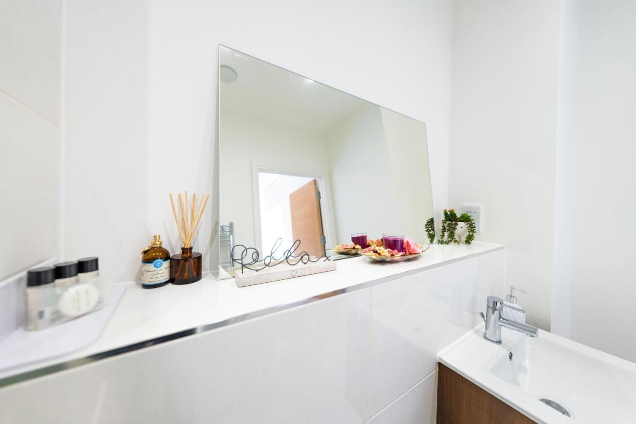 Mission Wave - Venture Apartment Staines-upon-Thames Extérieur photo