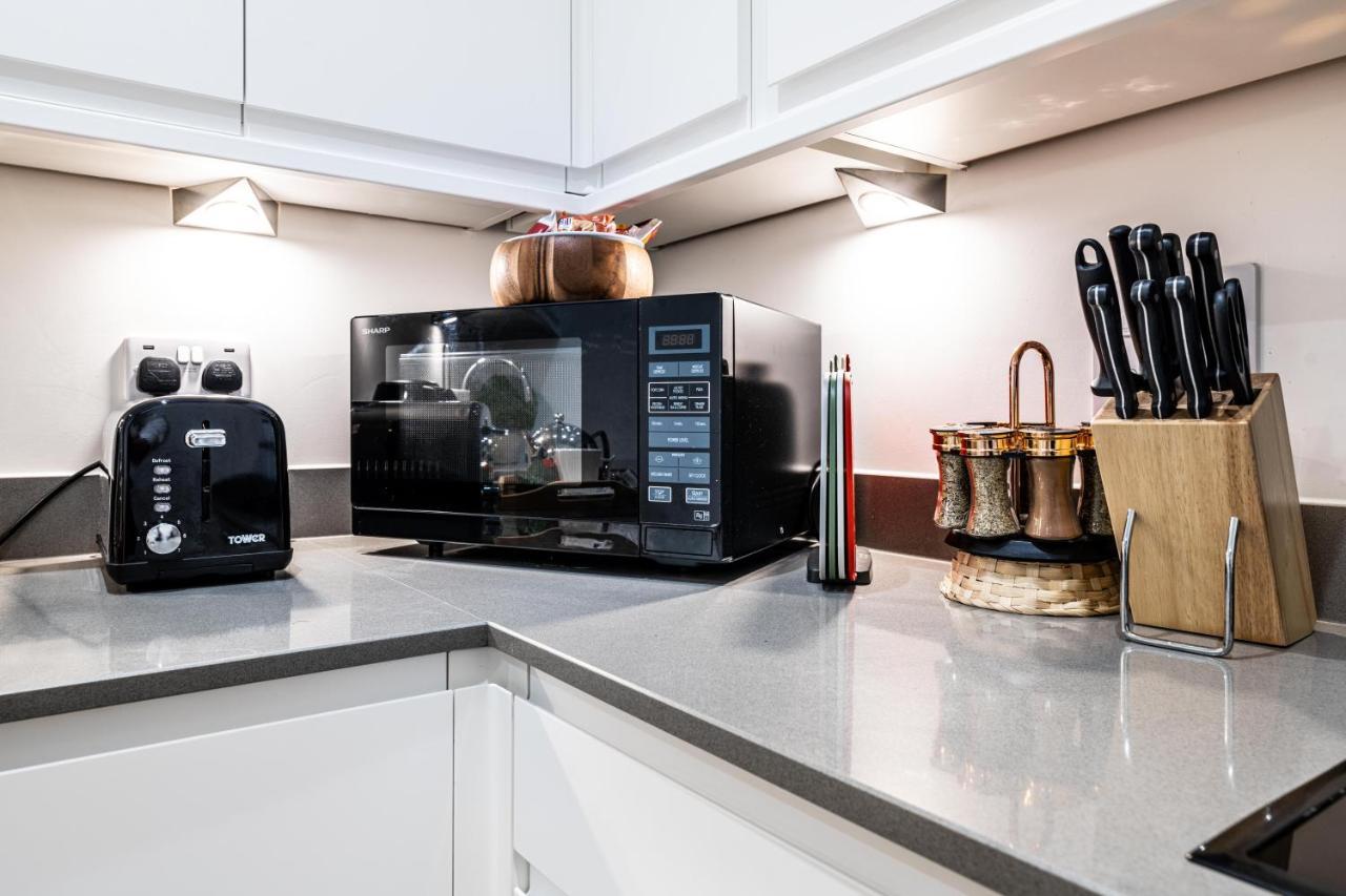 Mission Wave - Venture Apartment Staines-upon-Thames Extérieur photo