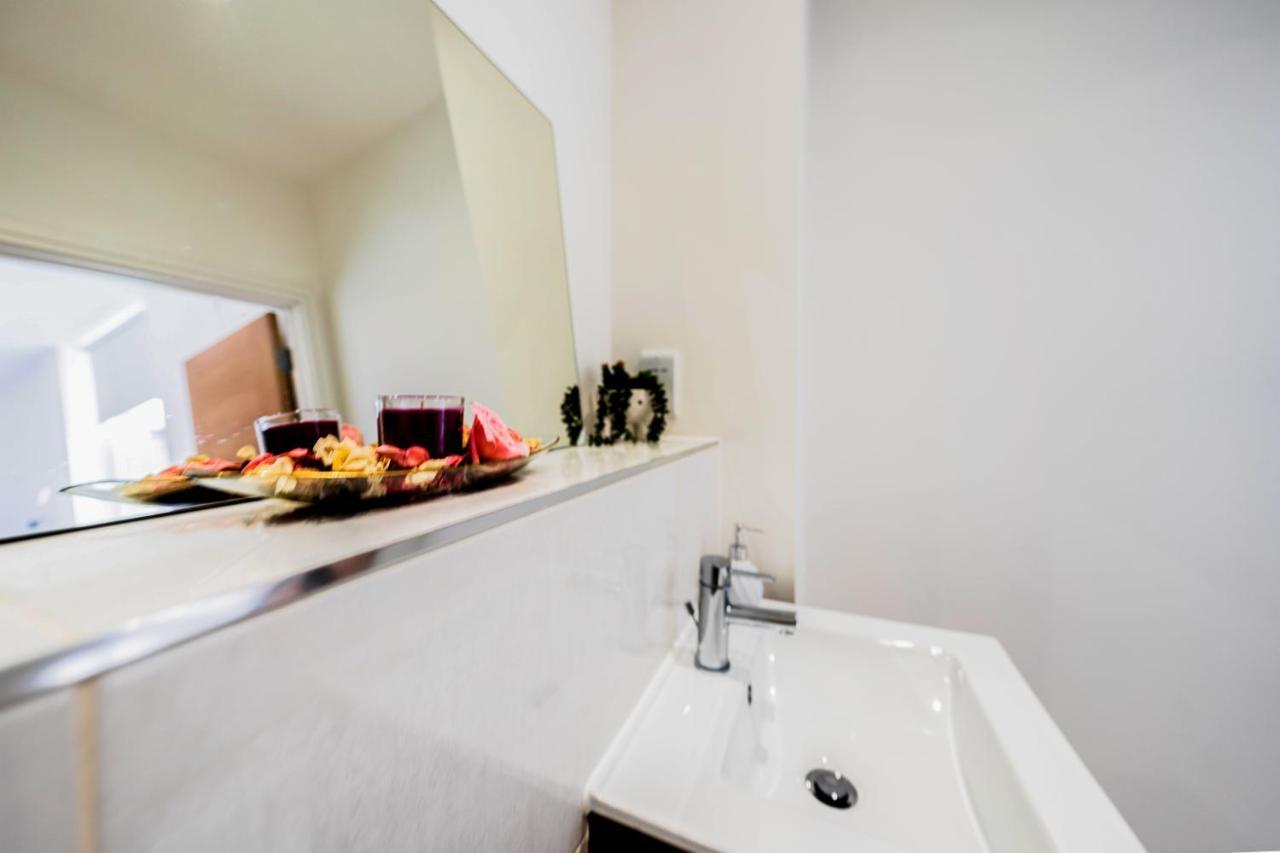 Mission Wave - Venture Apartment Staines-upon-Thames Extérieur photo