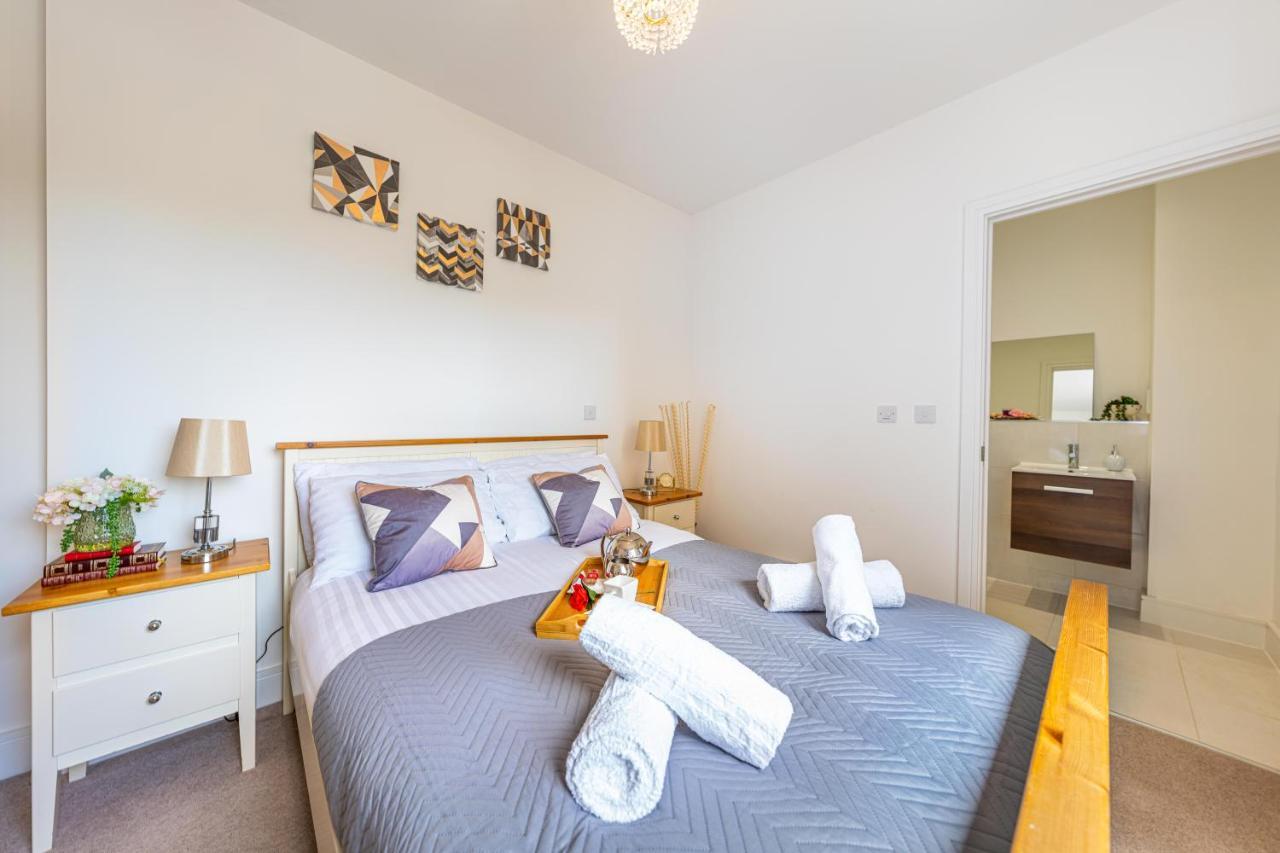 Mission Wave - Venture Apartment Staines-upon-Thames Extérieur photo