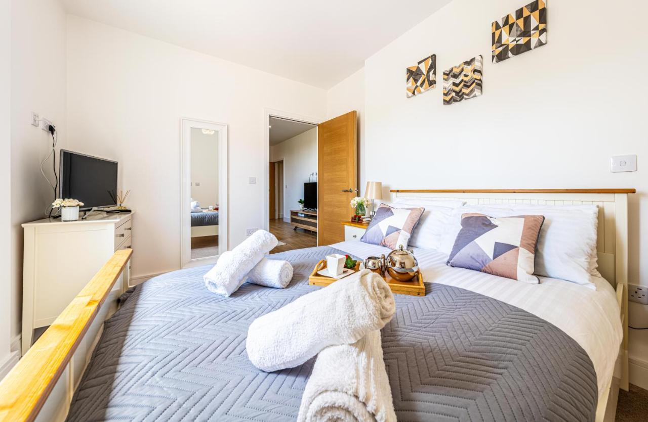 Mission Wave - Venture Apartment Staines-upon-Thames Extérieur photo