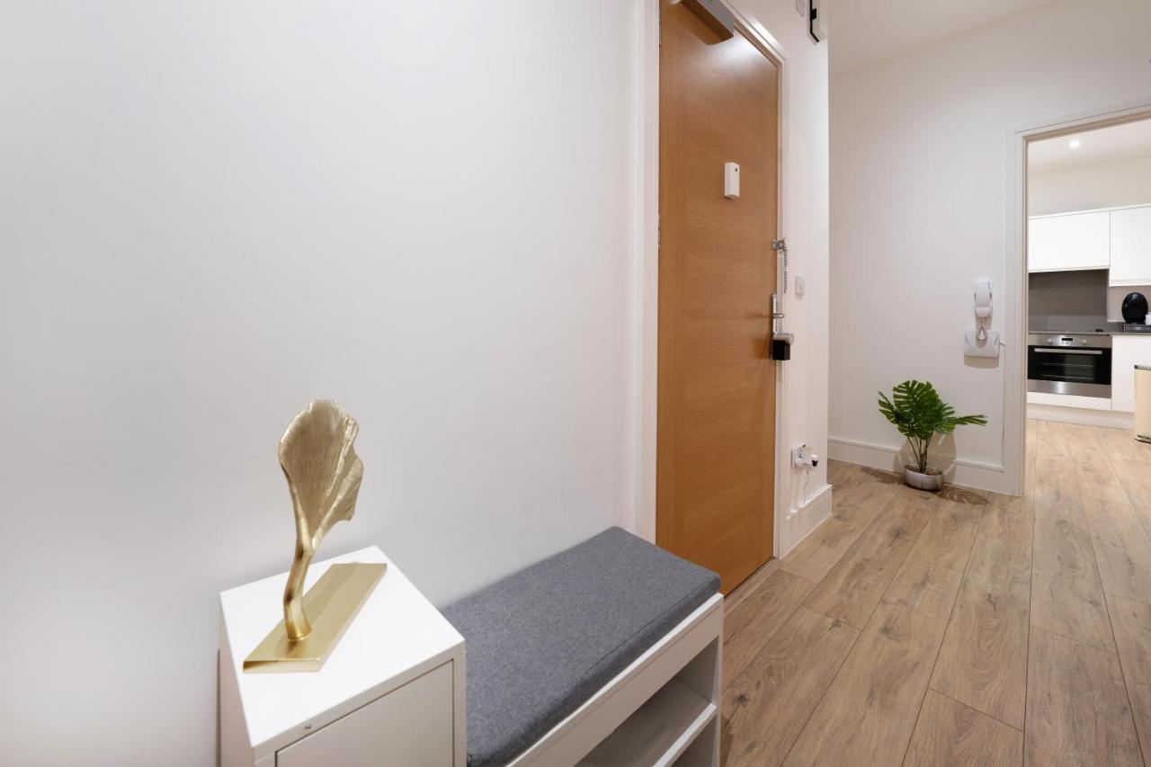 Mission Wave - Venture Apartment Staines-upon-Thames Extérieur photo