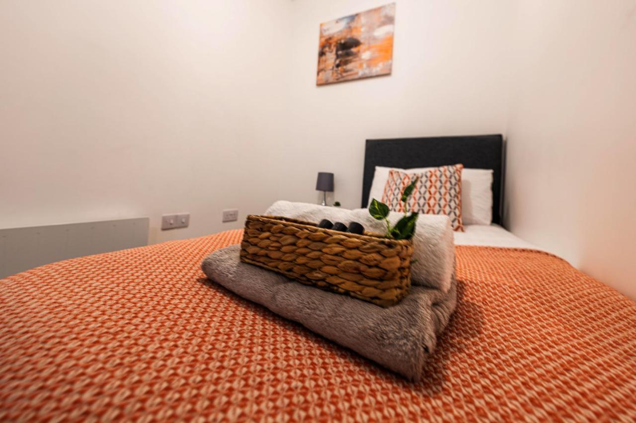 Mission Wave - Venture Apartment Staines-upon-Thames Extérieur photo