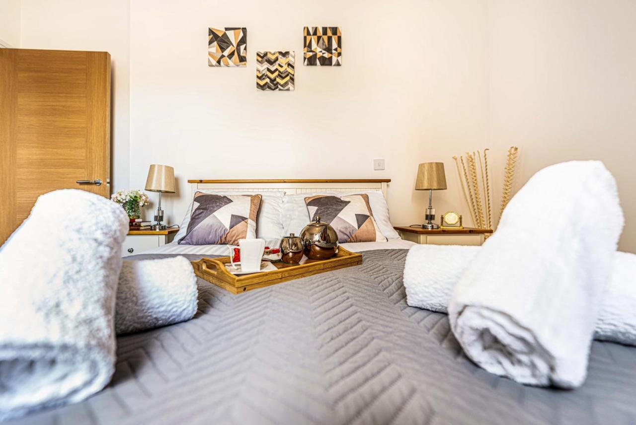Mission Wave - Venture Apartment Staines-upon-Thames Extérieur photo