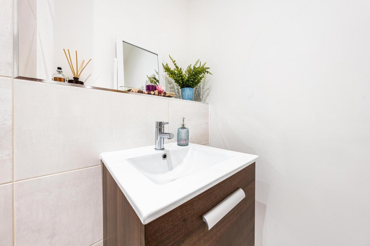 Mission Wave - Venture Apartment Staines-upon-Thames Extérieur photo