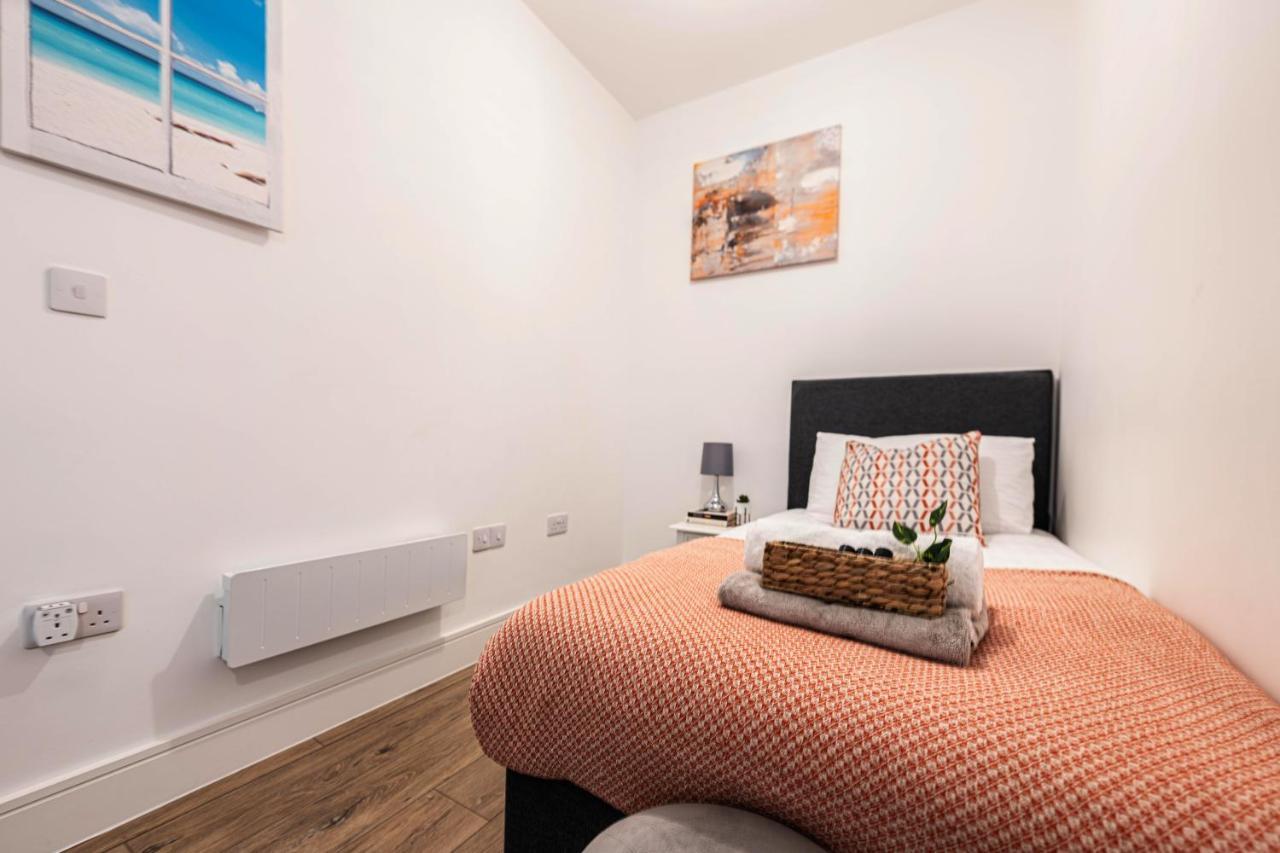 Mission Wave - Venture Apartment Staines-upon-Thames Extérieur photo