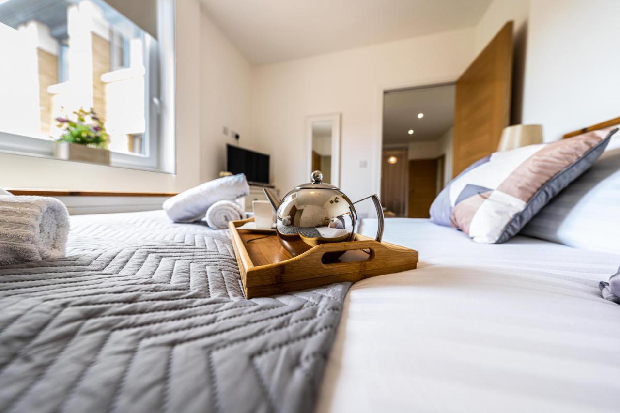 Mission Wave - Venture Apartment Staines-upon-Thames Extérieur photo