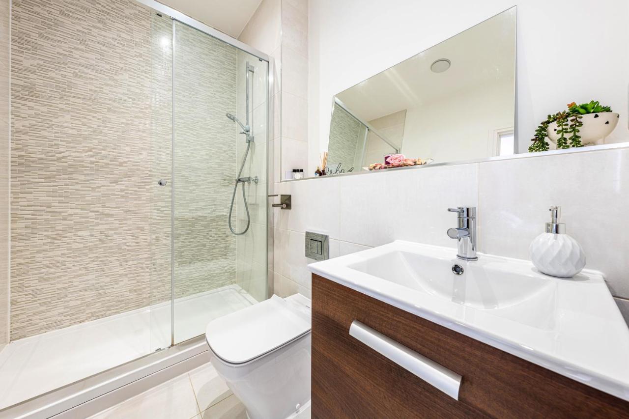 Mission Wave - Venture Apartment Staines-upon-Thames Extérieur photo